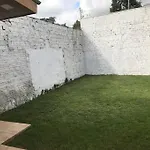 Casa com 2 quartos agradáveis com ar condicionado